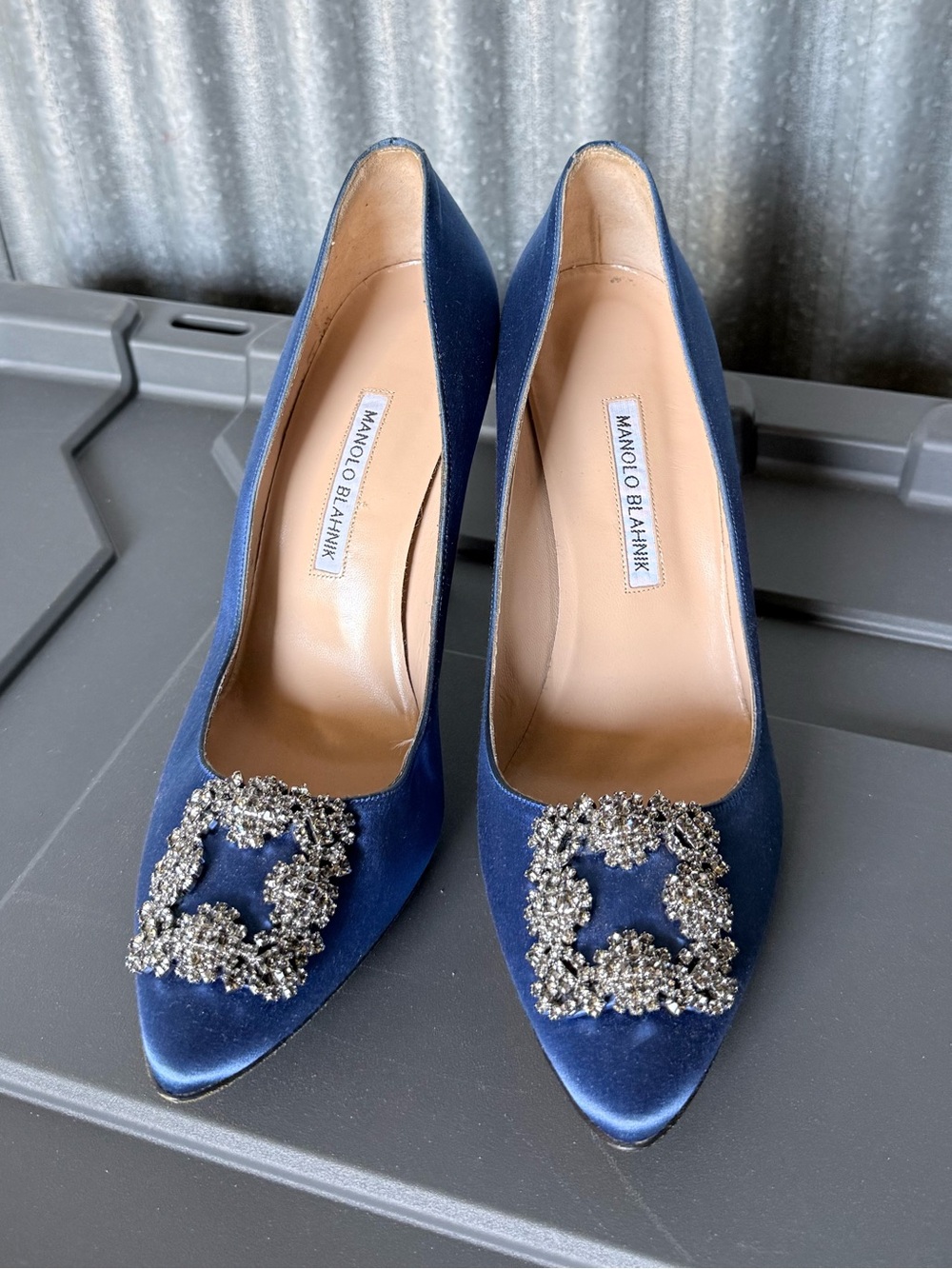 Manolo Blahnik
Hangisi 105mm Satin High-Heel Pumps